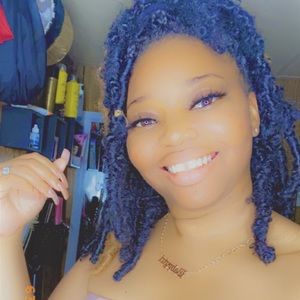 Meet your Posher, Dominique